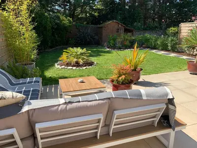 Jardin de l'établissement VILLA 600m de la plage calme Location possible à partir de 3 nuitées, pouvant accueillir 6-8 pers Activités nautiques randonnée vélo pêche golf casinos