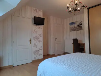 Télévision ou salle de divertissement dans l'établissement Chambres d'hôtes La Rive - Le Mont Saint Michel