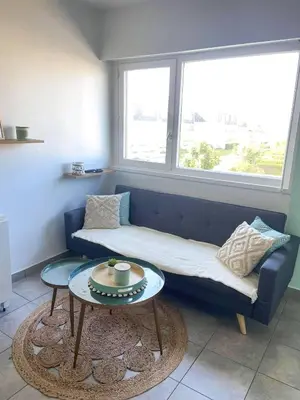 Coin salon dans l'établissement « L’Olympe » - à 300 M de la plage