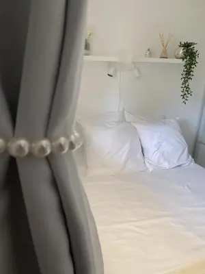 Un ou plusieurs lits dans un hébergement de l'établissement La Fleur Marine Classé 3 étoiles - Accès direct mer Cabourg