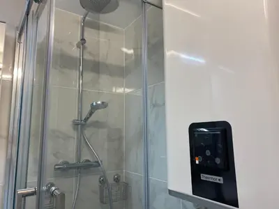 Salle de bains dans l'établissement La Fleur Marine Classé 3 étoiles - Accès direct mer Cabourg