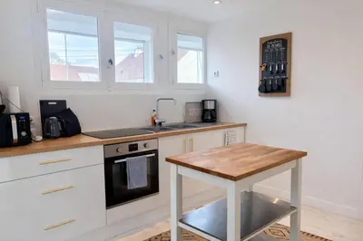 Cuisine ou kitchenette dans l'établissement Grande maison 160 m2 6 chambres à Caen
