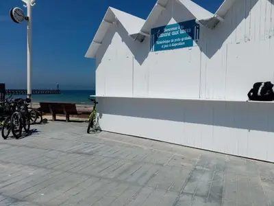 Vélo sur le terrain de l'établissement Appartement cocoon à Courseulles sur Mer ou dans les environs
