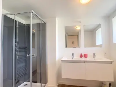 Salle de bains dans l'établissement Maison 6 pers proche centre ville