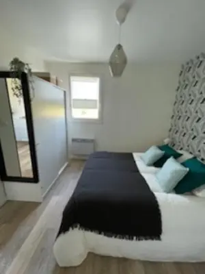 Un ou plusieurs lits dans un hébergement de l'établissement Appartement avec terrasse, Cosy et Moderne - à deux pas de la plage !