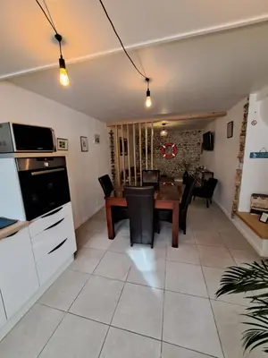 Cuisine ou kitchenette dans l'établissement Granville plage normandie mont saint Michel