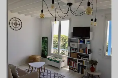 Bibliothèque dans la villa