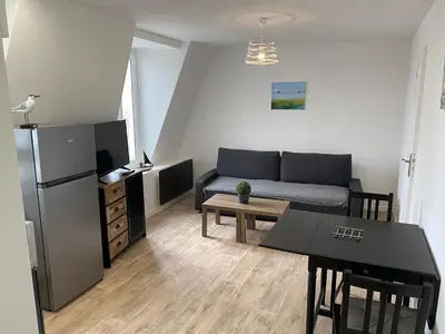 Cuisine ou kitchenette dans l'établissement Centre ville Granville à 50m de la mer - ANCV accepté