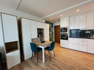 Cuisine ou kitchenette dans l'établissement Charmant T2 en front de mer, 4 pers., ascenseur, garage, Wi-Fi - FR-1-361-383