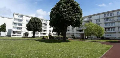 Jardin de l'établissement Appartement lumineux idéalement situé à proximité de musées équipements sportifs salle de spectacle commerces