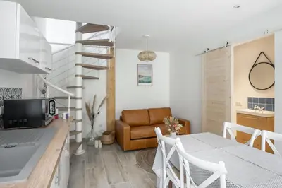 Cuisine ou kitchenette dans l'établissement Le Coco de Cancale - Duplex proche mer