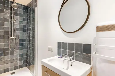 Salle de bains dans l'établissement Le Coco de Cancale - Duplex proche mer