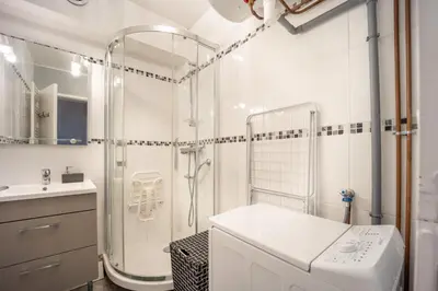 Salle de bains dans l'établissement Galene
