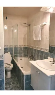 Salle de bains dans l'établissement Appartement avec piscine, 100m plage et hypercentre