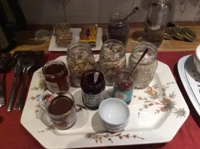 Nourriture dans le séjour chez l'habitant ou à proximité