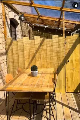 Balcon ou terrasse dans l'établissement Gîte La Grange de La Trigalle avec spa professionnel privatif