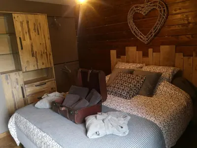 Un ou plusieurs lits dans un hébergement de l'établissement Gîte La Grange de La Trigalle avec spa professionnel privatif