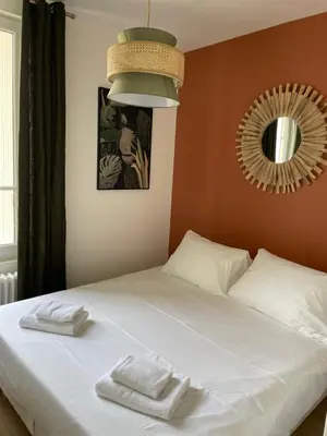 Un ou plusieurs lits dans un hébergement de l'établissement Villa saint Louis 4
