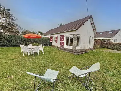 Jardin de l'établissement Maison de vacances avec jardin clos à 150m de la plage, idéale pour familles - FR-1-361-389