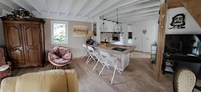 Coin salon dans l'établissement Le CHALET FLEURI