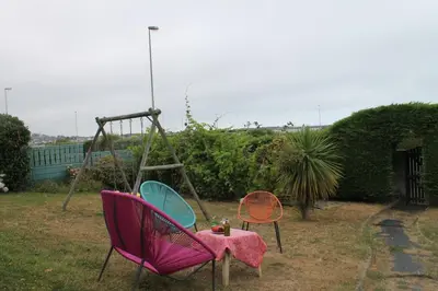 Jardin de l'établissement Grande maison vue sur mer