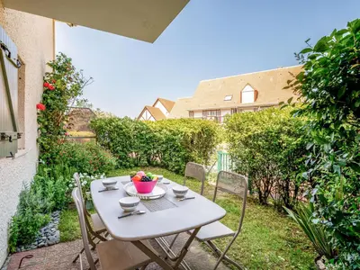 Jardin de l'établissement Apartment La Côte Fleurie-6 by Interhome