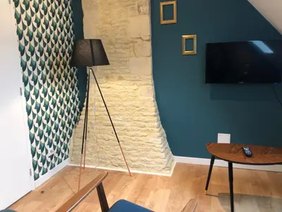 Télévision ou salle de divertissement dans l'établissement Maison de pêcheur de 1820 au cœur du bourg - 3 étoiles
