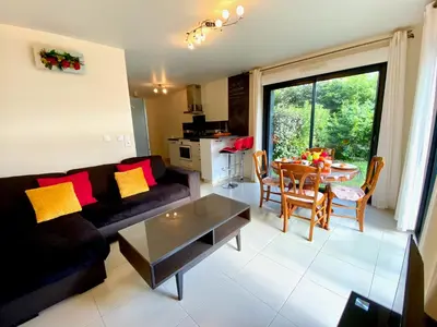 Cuisine ou kitchenette dans l'établissement Le Neptune, appartement avec parking et jardin proche université
