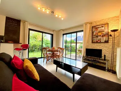Coin salon dans l'établissement Le Neptune, appartement avec parking et jardin proche université