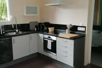 Cuisine ou kitchenette dans l'établissement Gite au pied des dunes, 200m de la plage