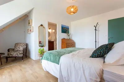 Un ou plusieurs lits dans un hébergement de l'établissement La Bellevue Bréville - B&B