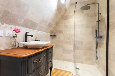 Salle de bains dans l'établissement La Bellevue Bréville - B&B