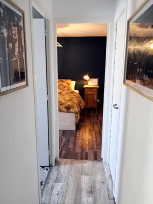 Un ou plusieurs lits dans un hébergement de l'établissement LE COCOON Saint Lô - Appartement privé tout équipé - Haras - Parking gratuit - Entrée autonome - Wifi - Netflix - Baignoire - Lave-linge - Lit Queen Size 160cm & canapé-lit 140cm - Jusqu'à 4 personnes