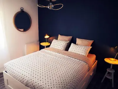 Un ou plusieurs lits dans un hébergement de l'établissement LE COCOON Saint Lô - Appartement privé tout équipé - Haras - Parking gratuit - Entrée autonome - Wifi - Netflix - Baignoire - Lave-linge - Lit Queen Size 160cm & canapé-lit 140cm - Jusqu'à 4 personnes