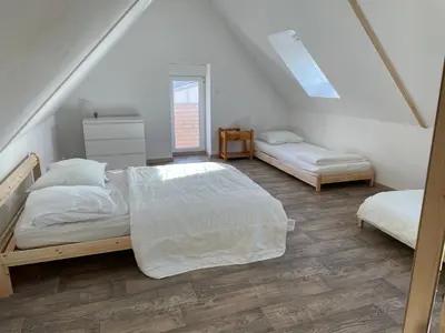 Un ou plusieurs lits dans un hébergement de l'établissement Charmante maison à deux pas de la mer