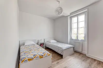 Un ou plusieurs lits dans un hébergement de l'établissement Hamo - Maison à 600 m de la plage