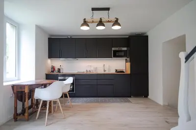 Cuisine ou kitchenette dans l'établissement Gîte avec tennis en Baie du Mont Saint Michel à 15 minutes de la mer