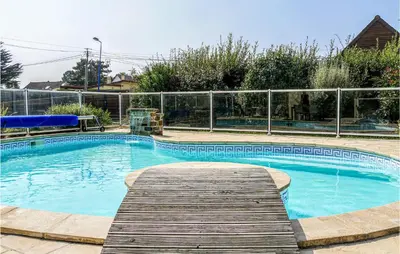 Piscine de l'établissement Gorgeous Home In Saint-Germain-Sur-Ay ou située à proximité