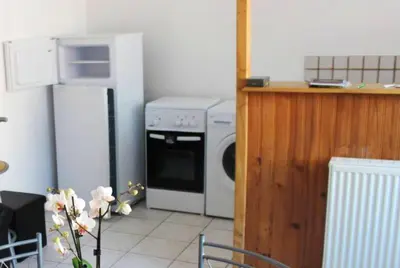 Cuisine ou kitchenette dans l'établissement Maison charmante - Pontorson + Parking