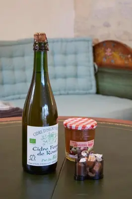 Boissons dans l'établissement Normand'Histoire Gite 1869