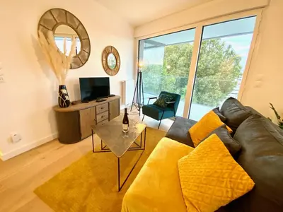 Télévision ou salle de divertissement dans l'établissement Presqu'île de Caen, Terrasse & Parking