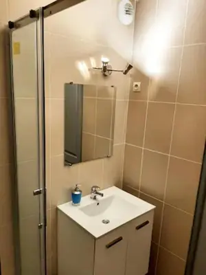 Salle de bains dans l'établissement Le Petit Charmeur, parking, Wifi, gare