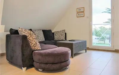 Coin salon dans l'établissement Gorgeous Home In Stgermainay-Plage