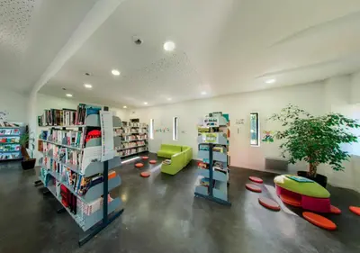 Bibliothèque dans le village vacances