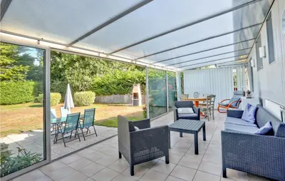Coin salon dans l'établissement Amazing Home In Anneville Sur Mer