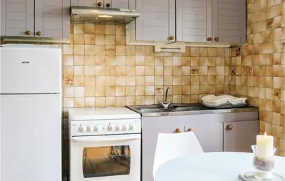 Cuisine ou kitchenette dans l'établissement Beautiful Home In Morsalines With Wifi