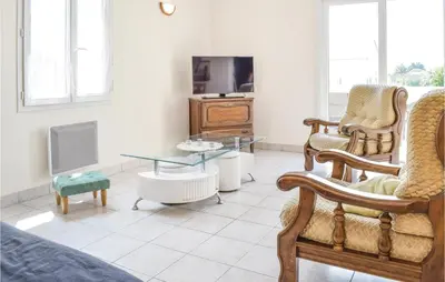 Télévision ou salle de divertissement dans l'établissement Gorgeous Home In St Marcouf De L'isle