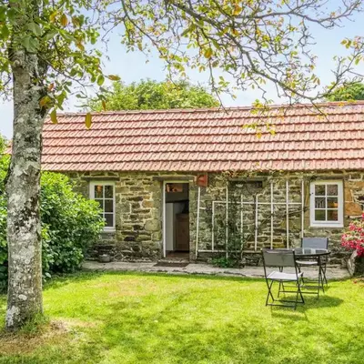 Gorgeous Home In Quettehou With Wifi