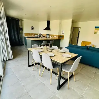 Barneville Plage appart spacieux avec balcon 150m de la mer
