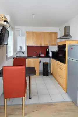 Cuisine ou kitchenette dans l'établissement La Patoune - Jardin - 50m de la plage - Wifi - Parking